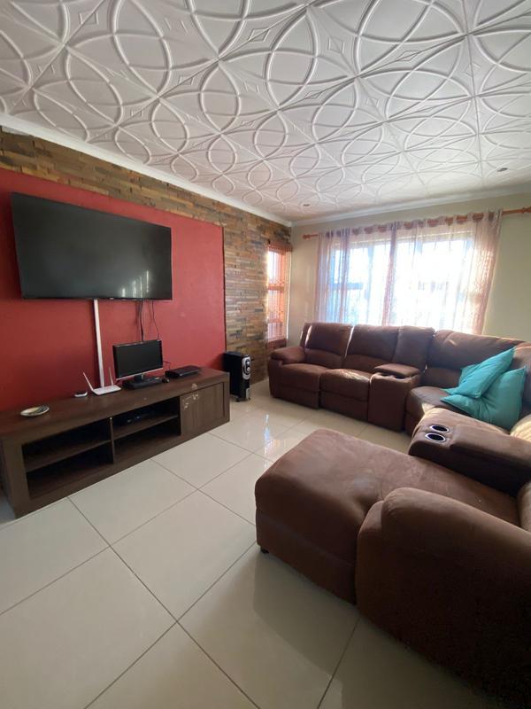 2 Bedroom Property for Sale in Blue Hills Gauteng