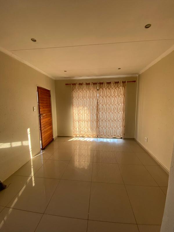 2 Bedroom Property for Sale in Blue Hills Gauteng