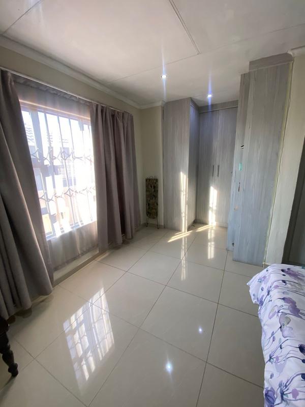 2 Bedroom Property for Sale in Blue Hills Gauteng