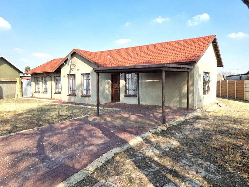 3 Bedroom Property for Sale in Klippoortje Gauteng