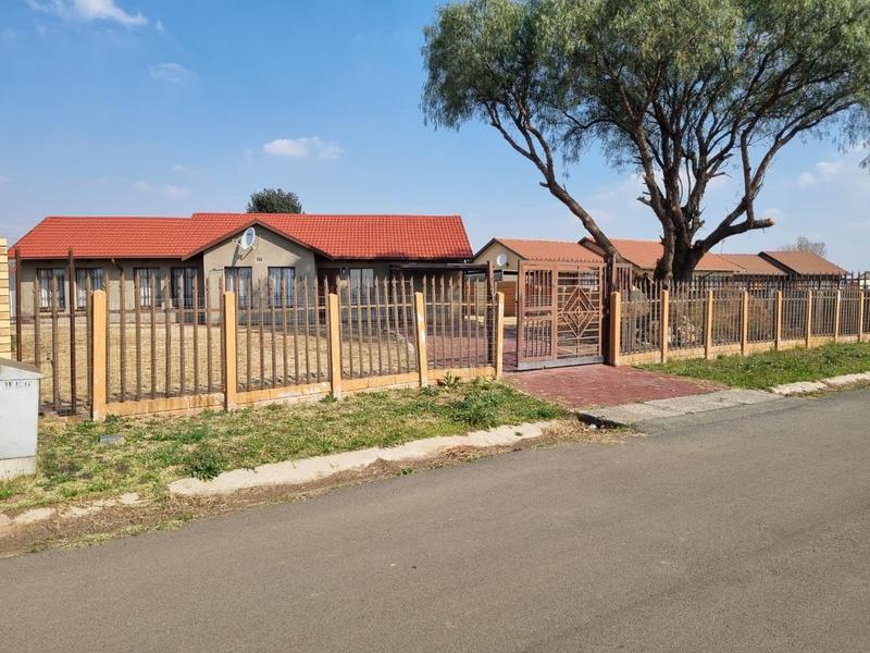 3 Bedroom Property for Sale in Klippoortje Gauteng