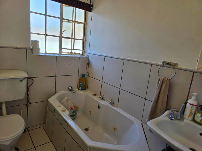 4 Bedroom Property for Sale in Van Riebeeck Park Gauteng