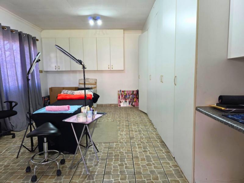 4 Bedroom Property for Sale in Van Riebeeck Park Gauteng