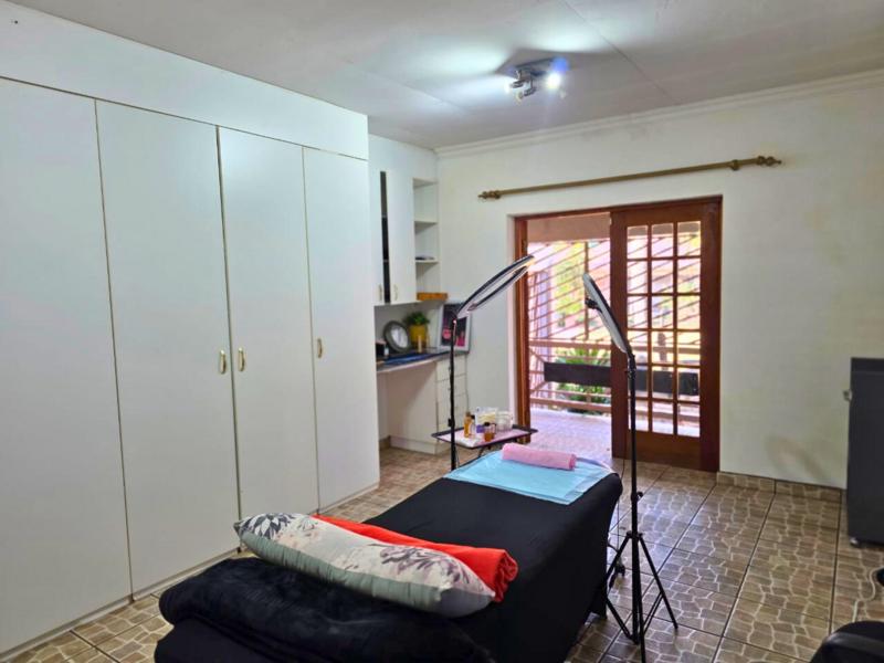 4 Bedroom Property for Sale in Van Riebeeck Park Gauteng