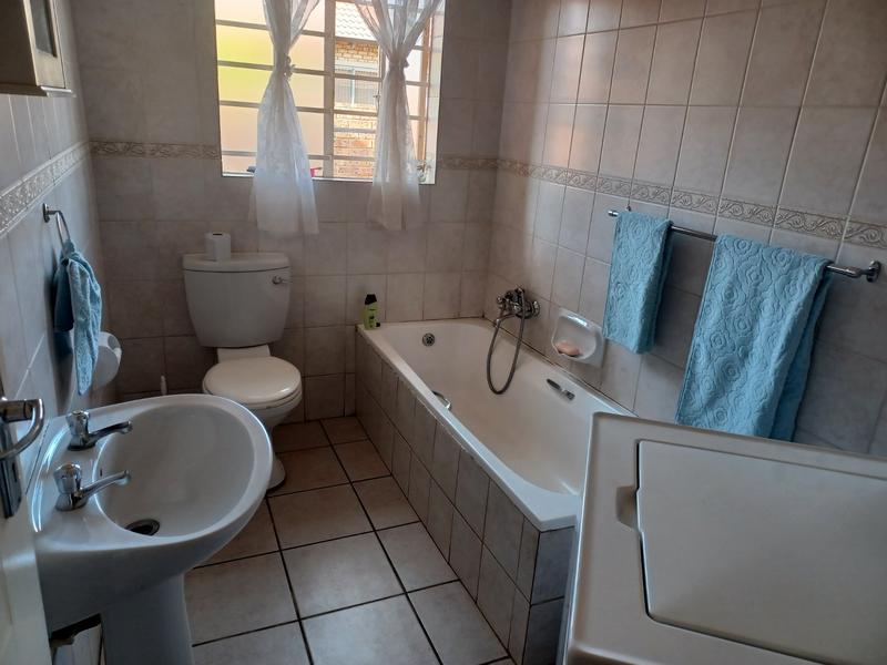 3 Bedroom Property for Sale in Annlin Gauteng