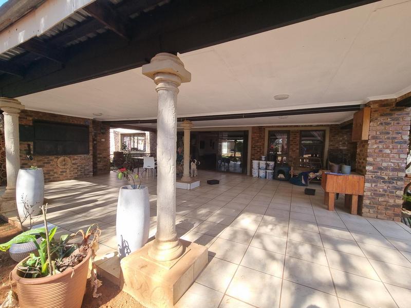 5 Bedroom Property for Sale in Walker Fruit Farms Gauteng