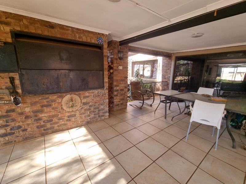 5 Bedroom Property for Sale in Walker Fruit Farms Gauteng
