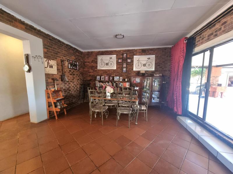5 Bedroom Property for Sale in Walker Fruit Farms Gauteng