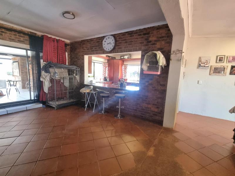 5 Bedroom Property for Sale in Walker Fruit Farms Gauteng