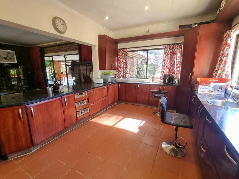 5 Bedroom Property for Sale in Walker Fruit Farms Gauteng