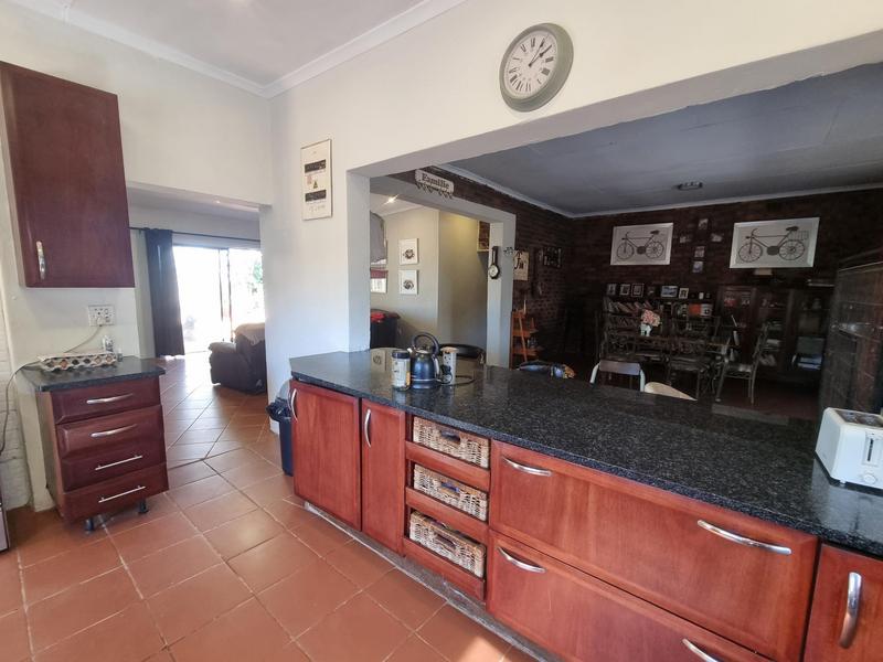 5 Bedroom Property for Sale in Walker Fruit Farms Gauteng