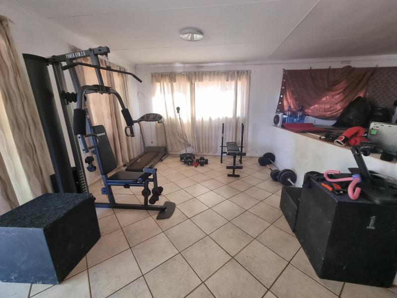 5 Bedroom Property for Sale in Walker Fruit Farms Gauteng