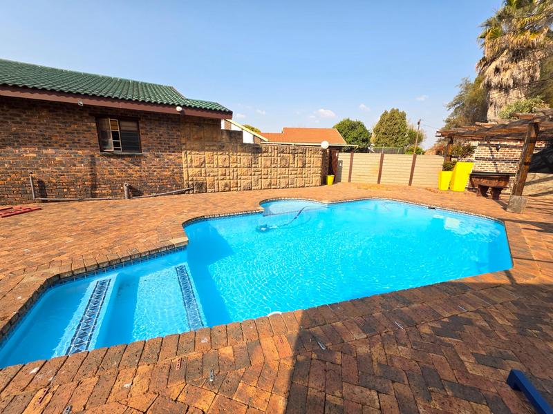 3 Bedroom Property for Sale in Golf Park Gauteng