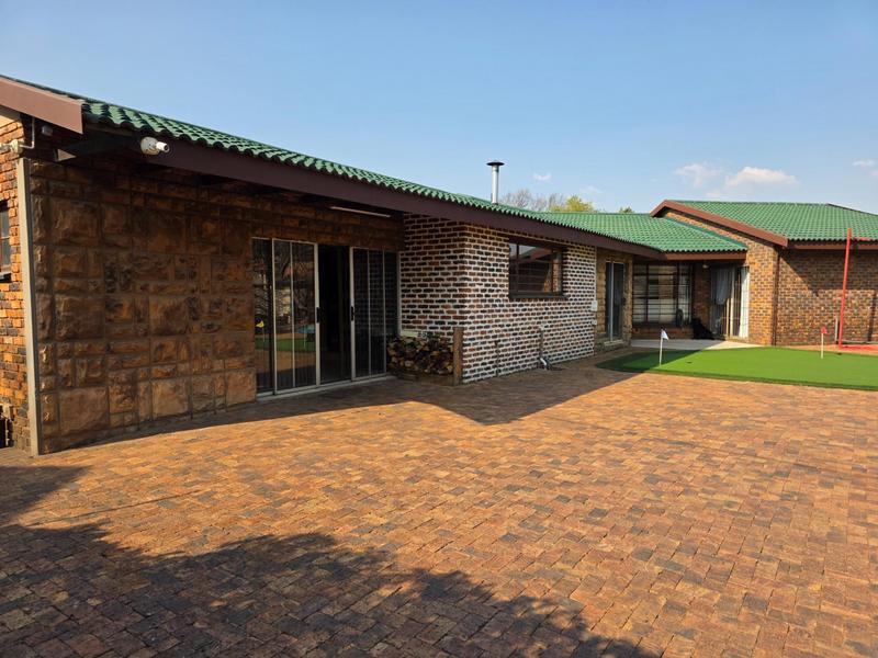 3 Bedroom Property for Sale in Golf Park Gauteng