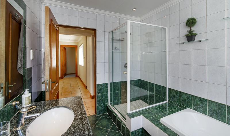 3 Bedroom Property for Sale in Sunninghill Gauteng