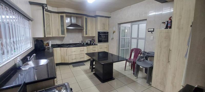 6 Bedroom Property for Sale in Laudium Gauteng