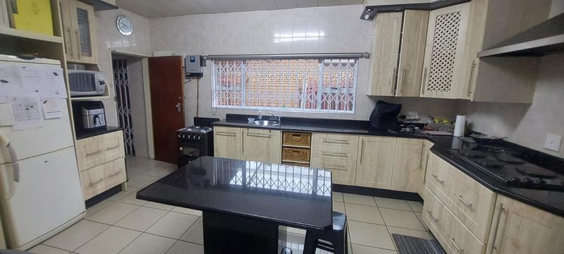 6 Bedroom Property for Sale in Laudium Gauteng