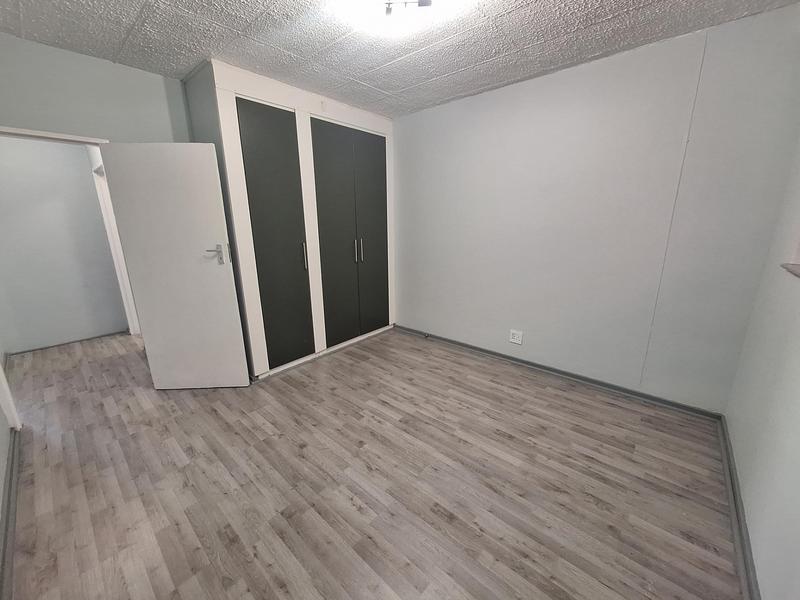 1 Bedroom Property for Sale in La Montagne Gauteng