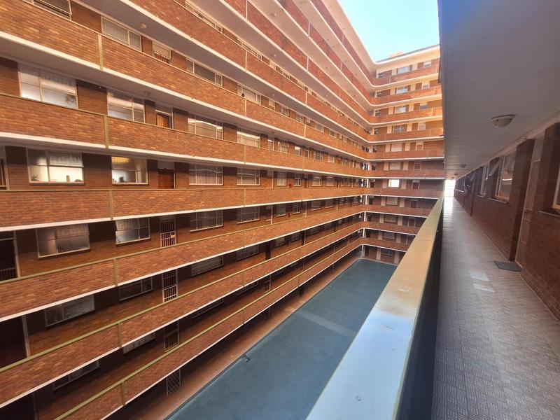1 Bedroom Property for Sale in La Montagne Gauteng