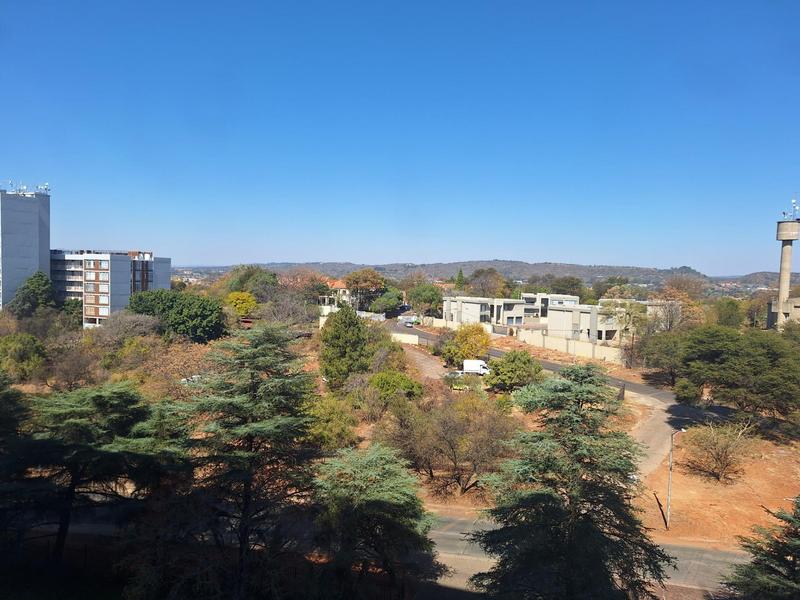 1 Bedroom Property for Sale in La Montagne Gauteng