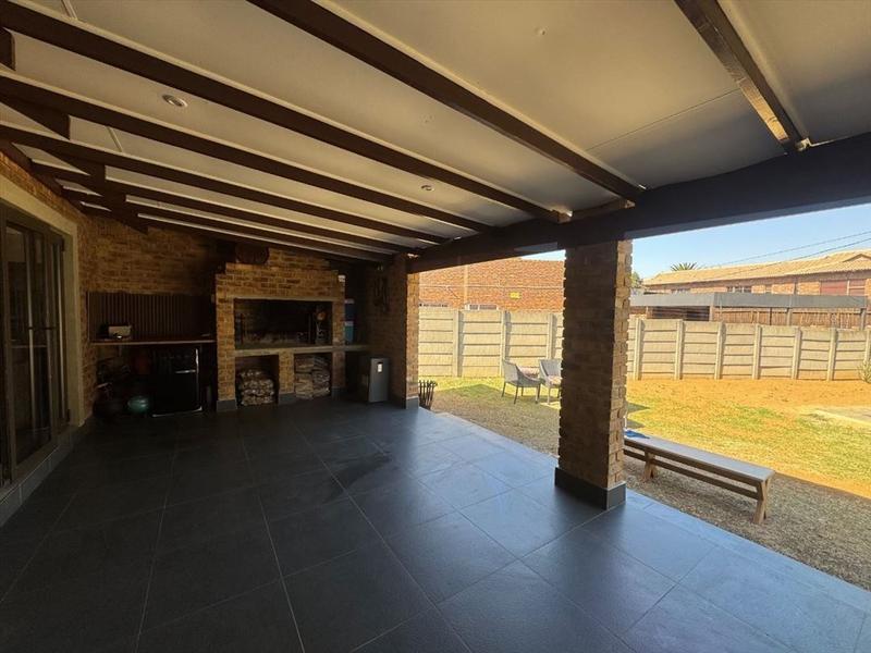 3 Bedroom Property for Sale in Sunward Park Gauteng
