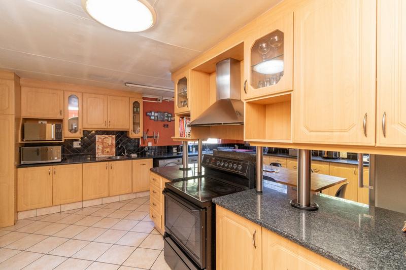 4 Bedroom Property for Sale in Brackenhurst Gauteng