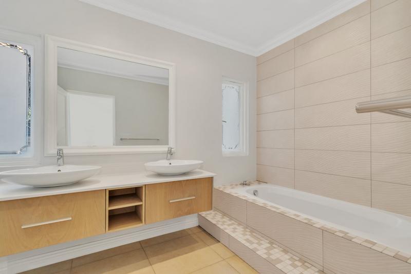 3 Bedroom Property for Sale in Broadacres Gauteng