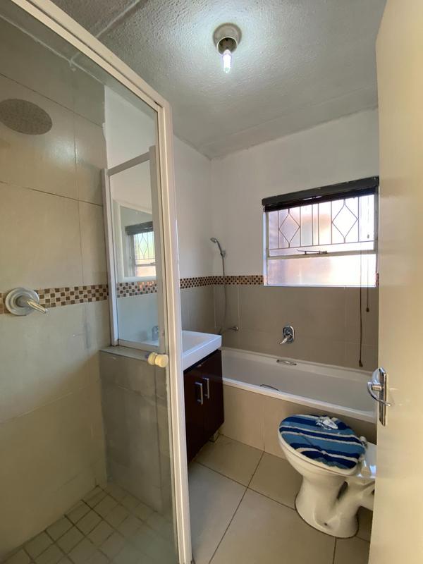 To Let 2 Bedroom Property for Rent in Vorna Valley Gauteng