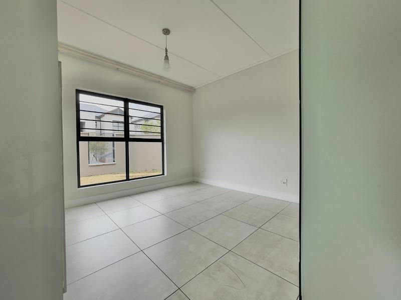 To Let 3 Bedroom Property for Rent in Waterfall Gauteng