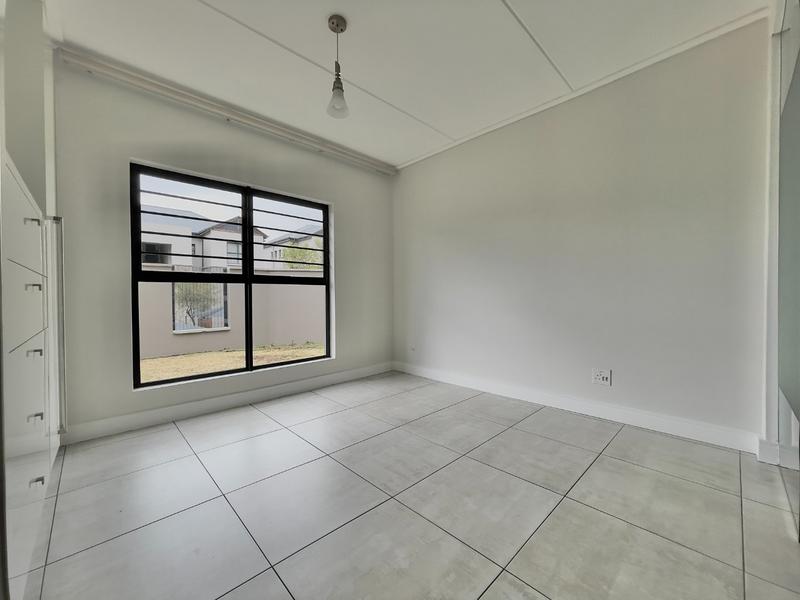 To Let 3 Bedroom Property for Rent in Waterfall Gauteng