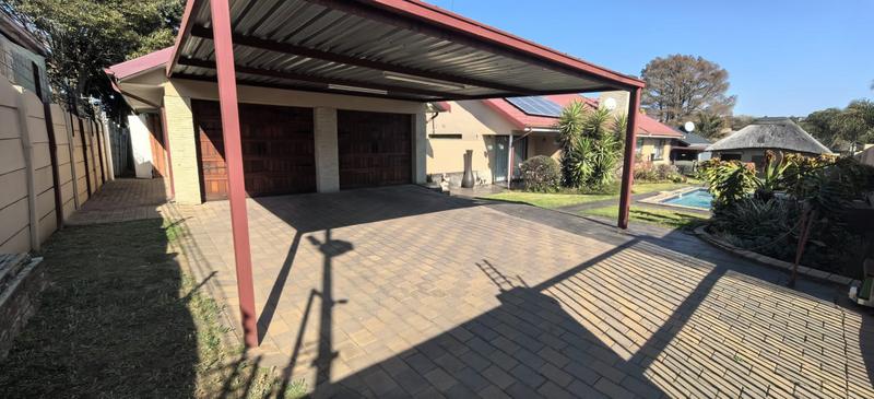 4 Bedroom Property for Sale in Florida Gauteng