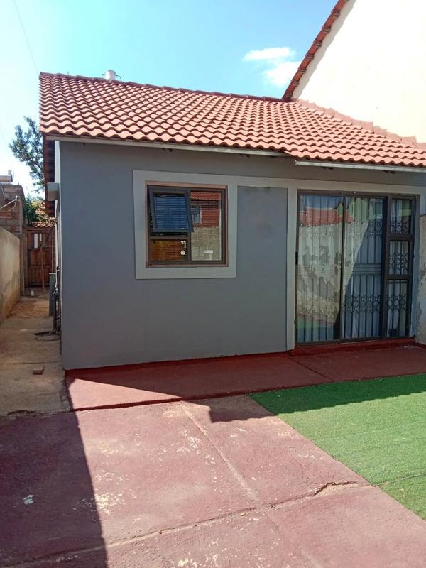 2 Bedroom Property for Sale in Lufhereng Gauteng