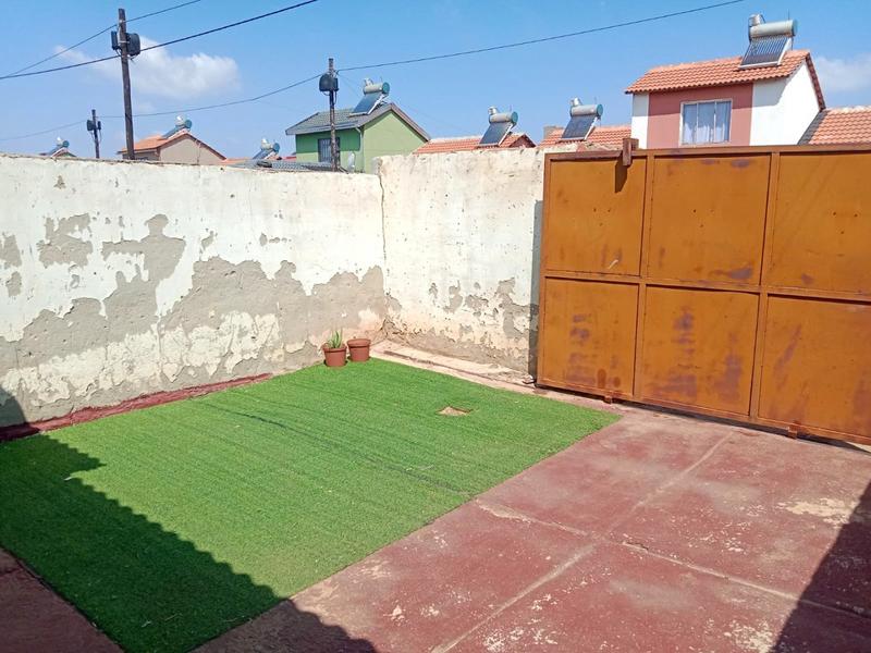 2 Bedroom Property for Sale in Lufhereng Gauteng