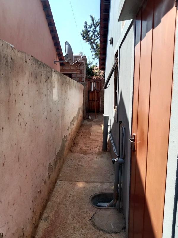 2 Bedroom Property for Sale in Lufhereng Gauteng