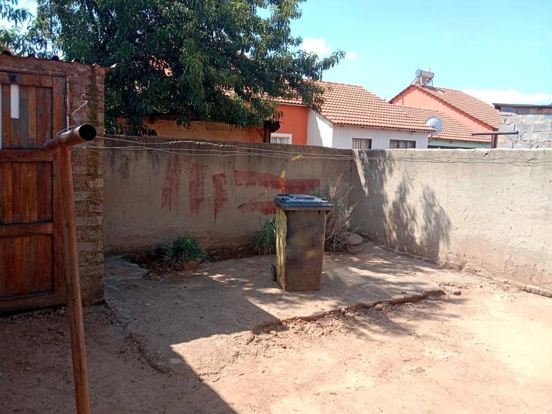 2 Bedroom Property for Sale in Lufhereng Gauteng