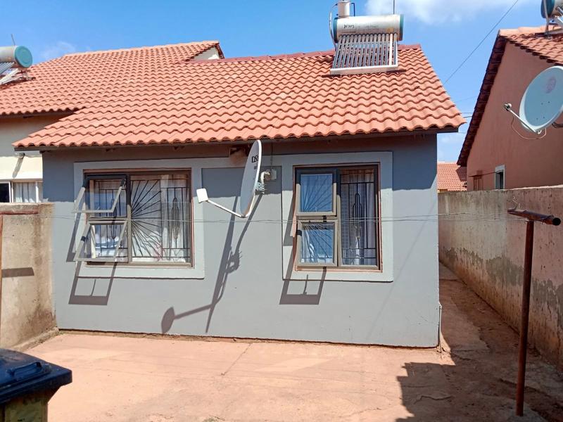 2 Bedroom Property for Sale in Lufhereng Gauteng