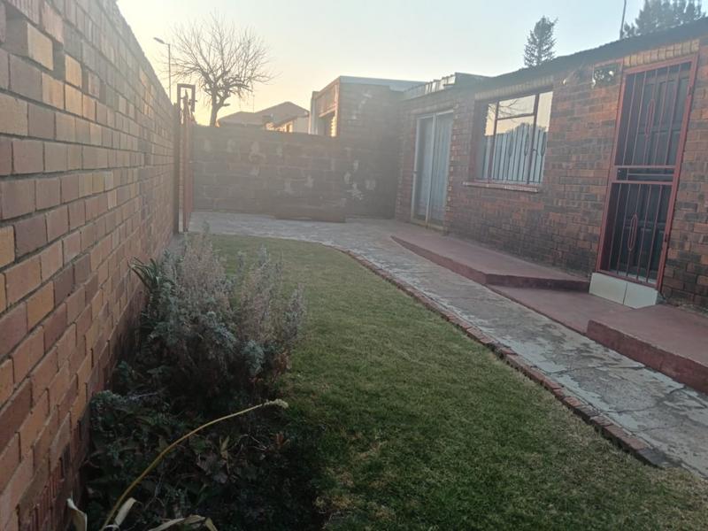1 Bedroom Property for Sale in Molapo Gauteng