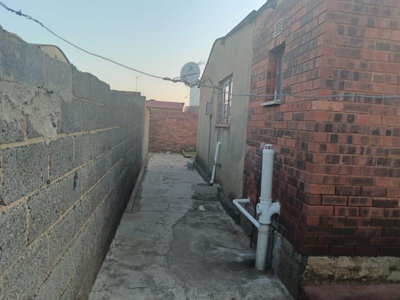 1 Bedroom Property for Sale in Molapo Gauteng