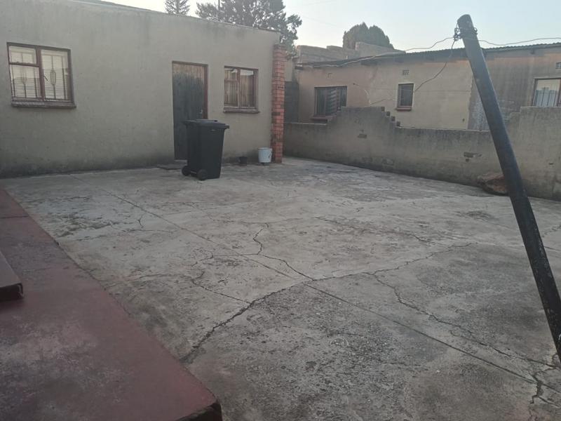 1 Bedroom Property for Sale in Molapo Gauteng