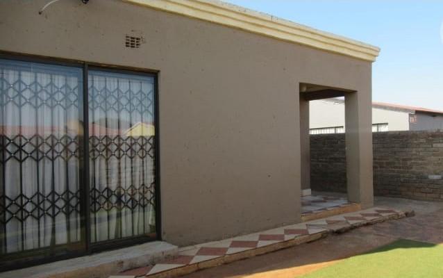 6 Bedroom Property for Sale in Protea Garden Gauteng