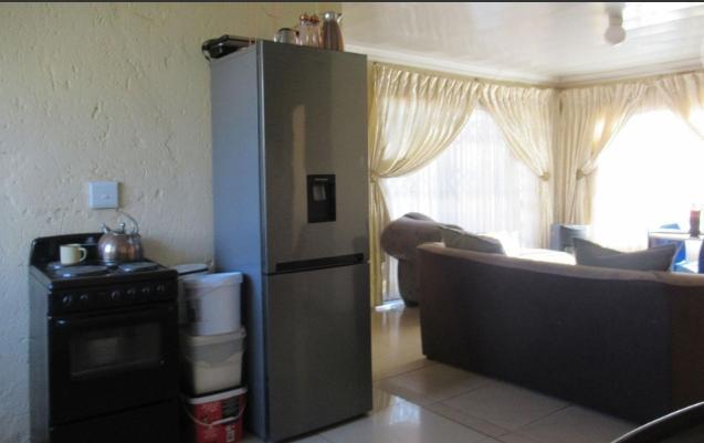 6 Bedroom Property for Sale in Protea Garden Gauteng