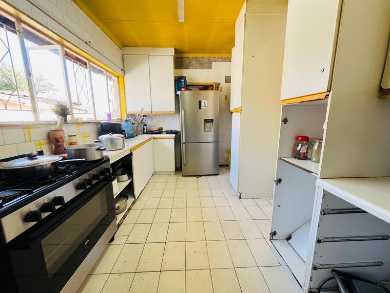 5 Bedroom Property for Sale in Birchleigh North Gauteng