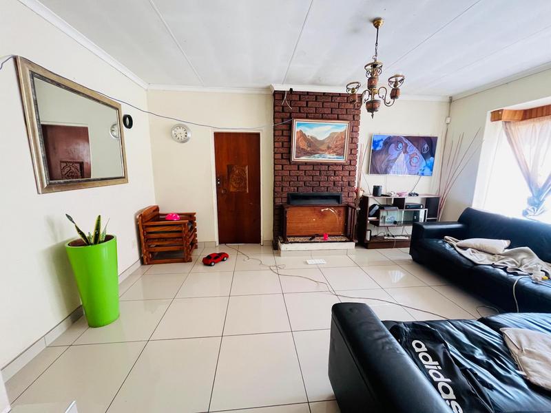 5 Bedroom Property for Sale in Birchleigh North Gauteng