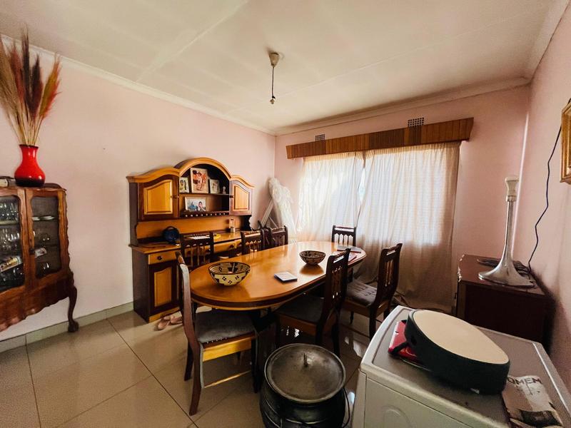 5 Bedroom Property for Sale in Birchleigh North Gauteng
