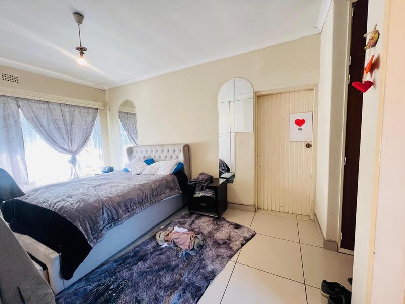 5 Bedroom Property for Sale in Birchleigh North Gauteng