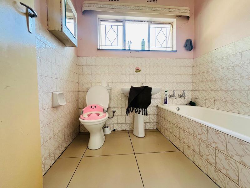 5 Bedroom Property for Sale in Birchleigh North Gauteng