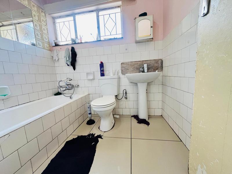 5 Bedroom Property for Sale in Birchleigh North Gauteng