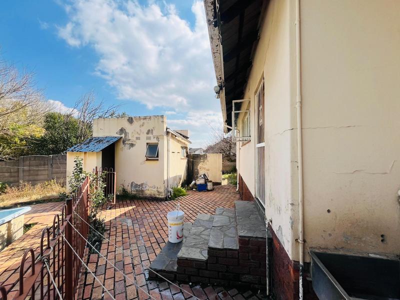 5 Bedroom Property for Sale in Birchleigh North Gauteng