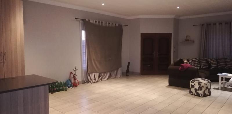 3 Bedroom Property for Sale in Heuweloord Gauteng