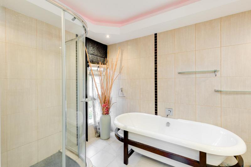 5 Bedroom Property for Sale in Fourways Gardens Gauteng